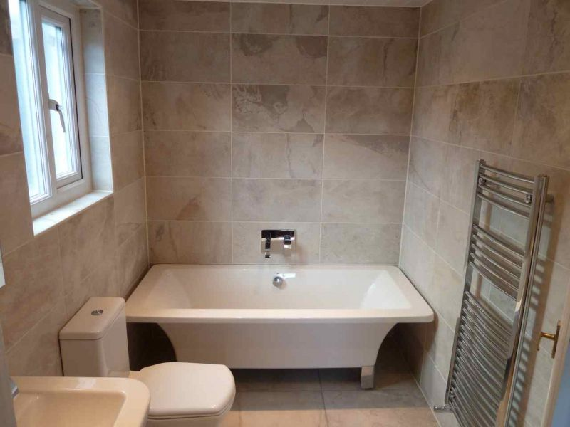 Family Bathroom 2.jpg