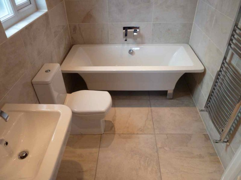 Family Bathroom 3.jpg