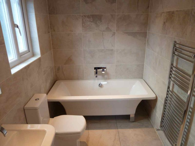 Family Bathroom 5.jpg