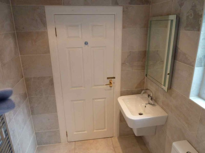 Family Bathroom 6.jpg