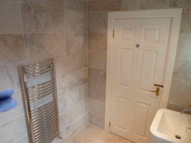 Family Bathroom 8.jpg