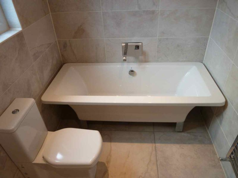 Family Bathroom 11.jpg