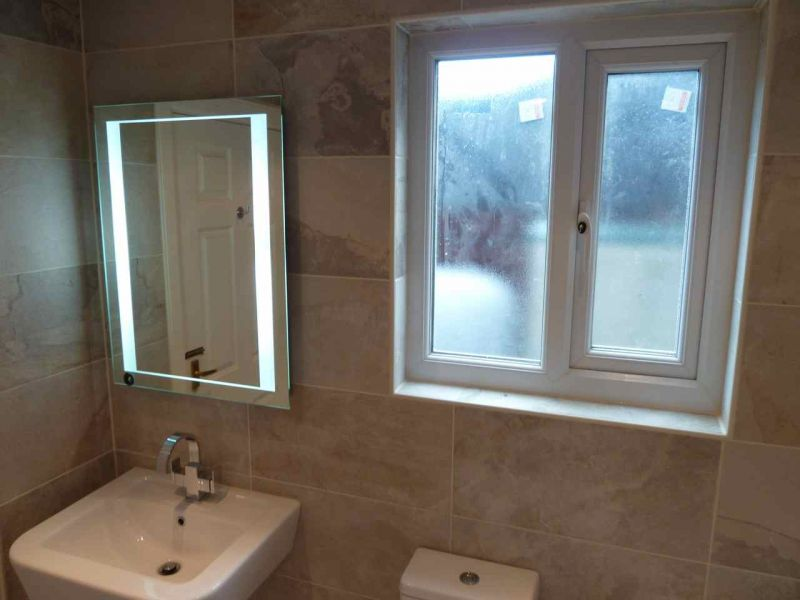 Family Bathroom 14.jpg