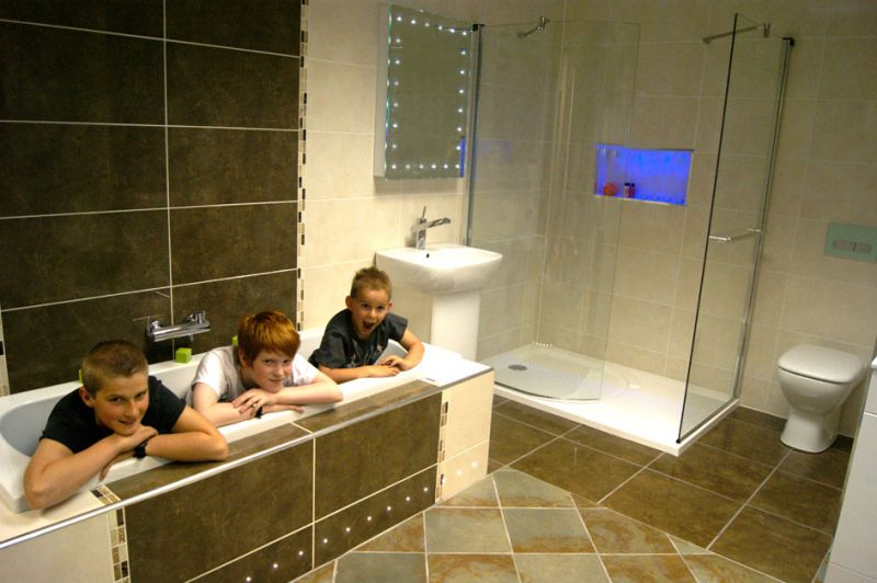 bathroom bathroom