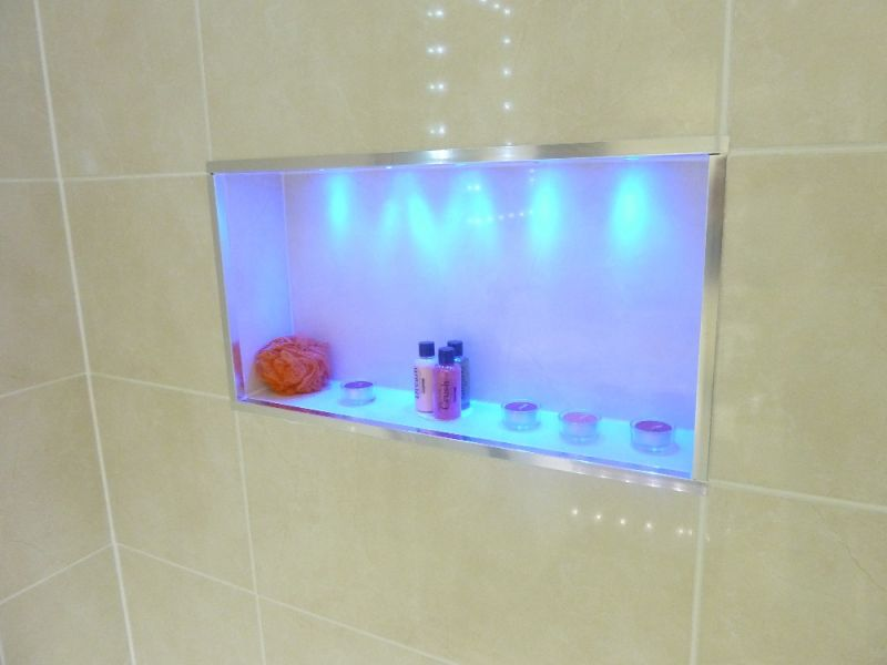 Tiled alcove as shelf